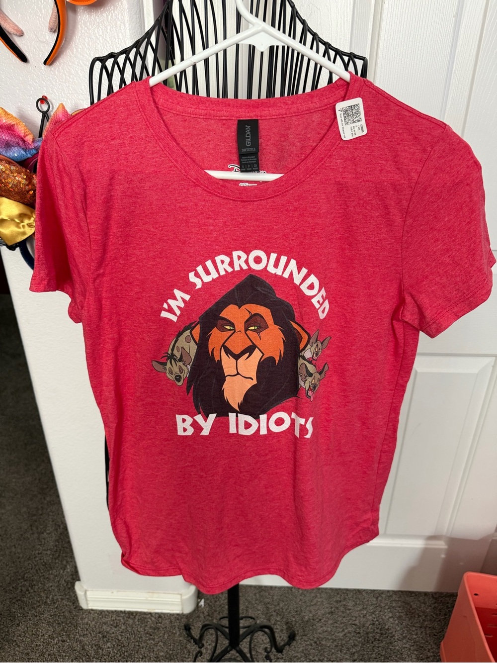 New Red Graphic Tee - "I'm Surrounded By Idiots" Scar Print size S